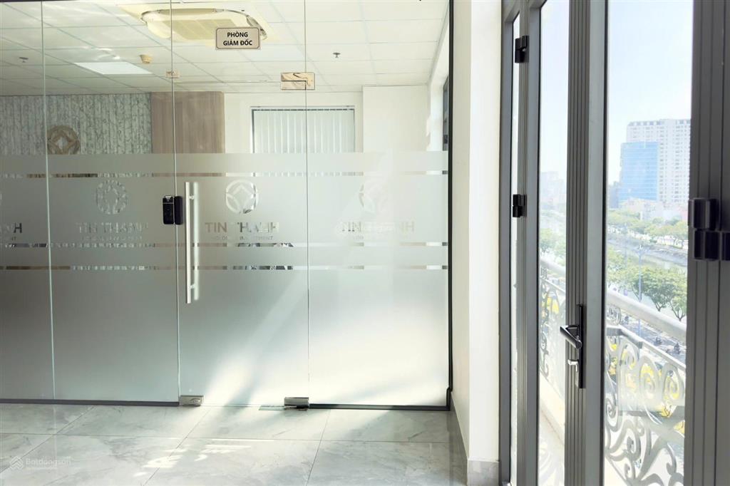 Cần cho thuê sàn văn phòng full nội thất & có sẵn fitout 03 phòng tại mt võ văn kiệt  0906 970 ***