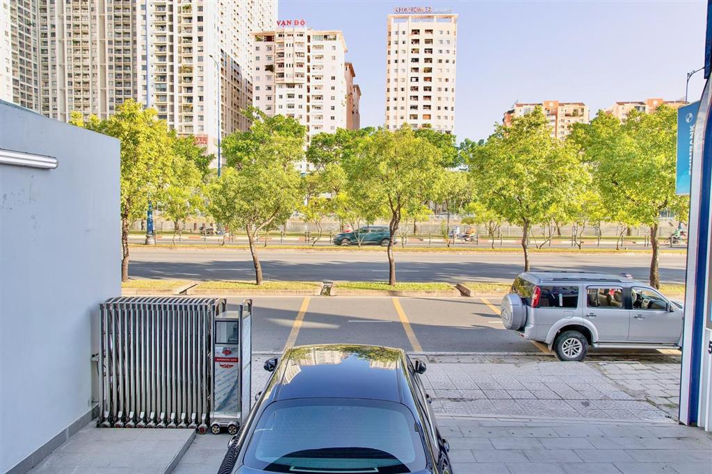 Cần cho thuê sàn văn phòng full nội thất & có sẵn fitout 03 phòng tại mt võ văn kiệt  0906 970 ***
