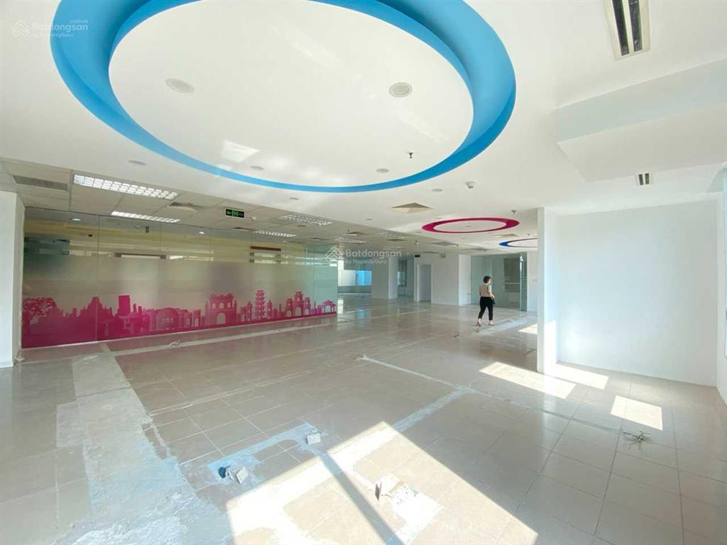 Cần cho thuê sàn văn phòng 555m2 tại mt nguyễn hữu cảnh sàn hoàn thiện & đã fitout sẵn  0906 970 ***