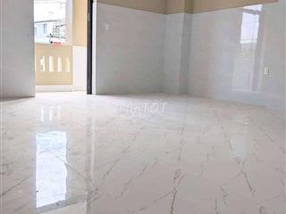 phòng ban công mặt tiền đường phạm hữu lầu 