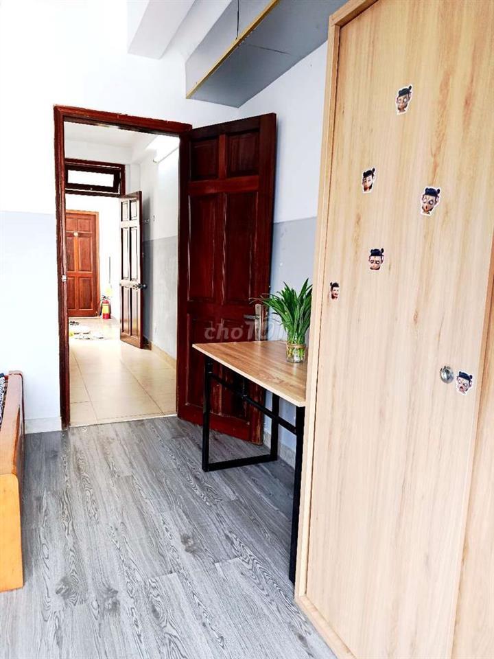 CHDV tách bếp , bạn công, trần não Q2