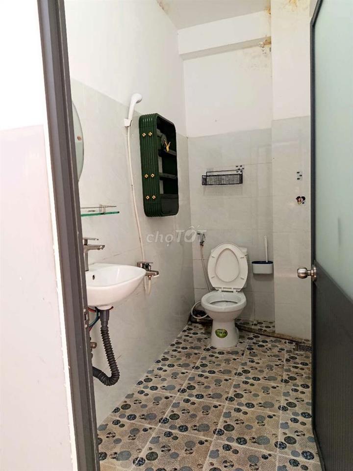 CHDV tách bếp , bạn công, trần não Q2