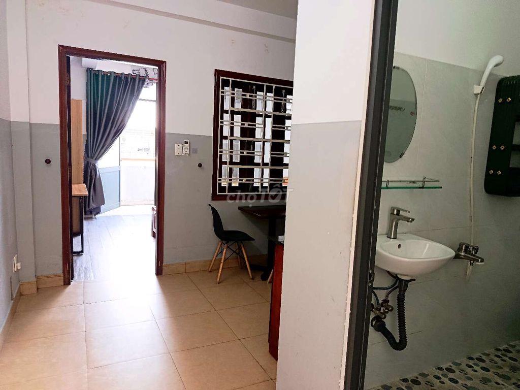 CHDV tách bếp , bạn công, trần não Q2