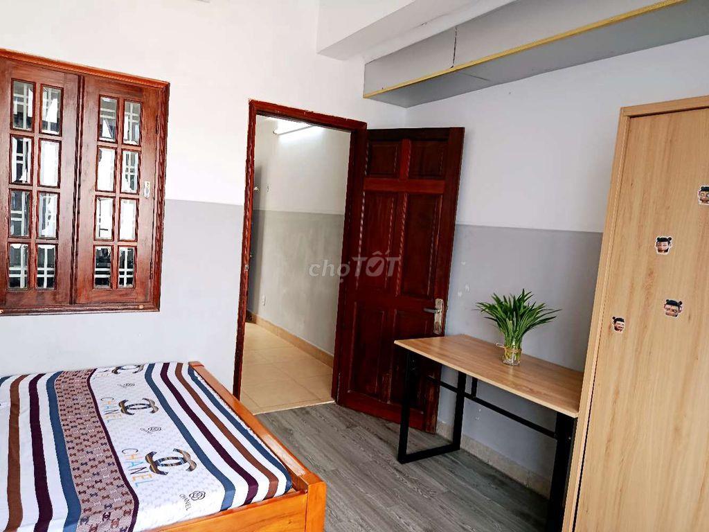 CHDV tách bếp , bạn công, trần não Q2