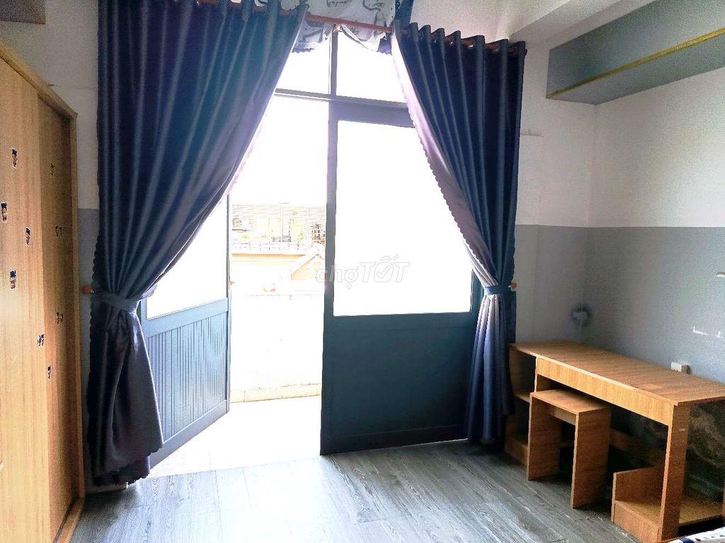 CHDV tách bếp , bạn công, trần não Q2