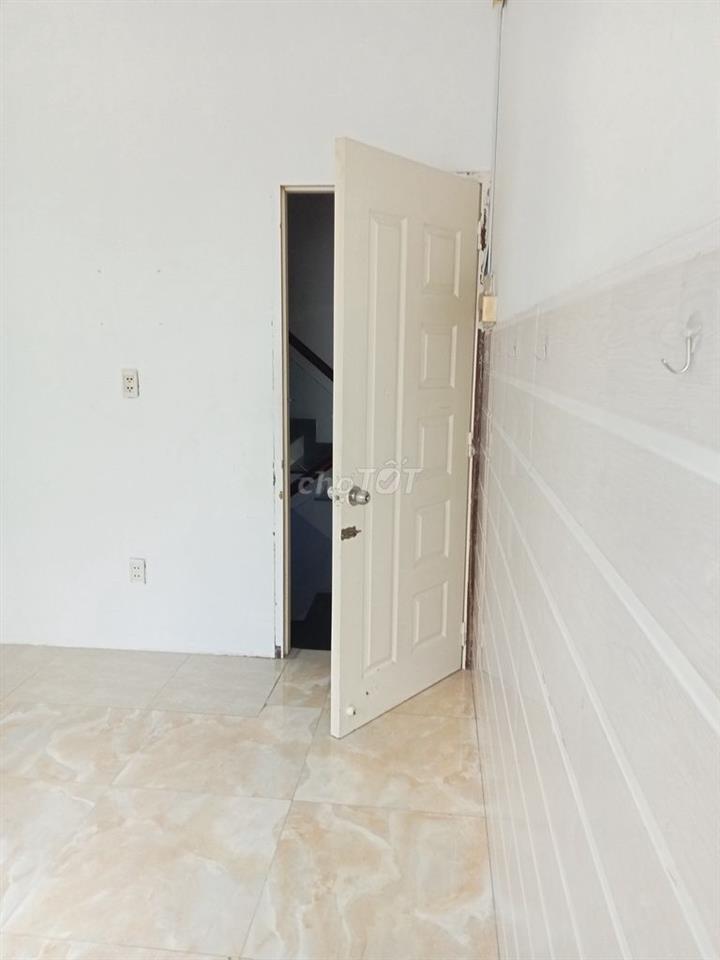Phòng tại 1014/68 Cách Mạng Tháng 8 