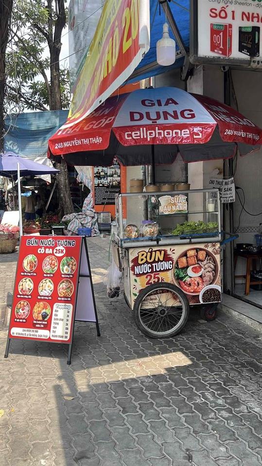Cần share mặt bằng vỉa hè đường chính đông người qua lại