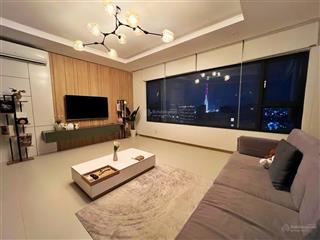 Căn hộ 3pn 133m2 căn góc độc bản đang được rao bán với giá cực tốt. hành lang có cổng riêng