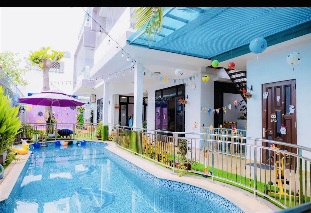 Khu vip thị trấn nhà bè..453.1m2 full thổ cư..4 khu nhà 3 tầng.. dòng tiền gần 100tr..giá chỉ 40 tỷ