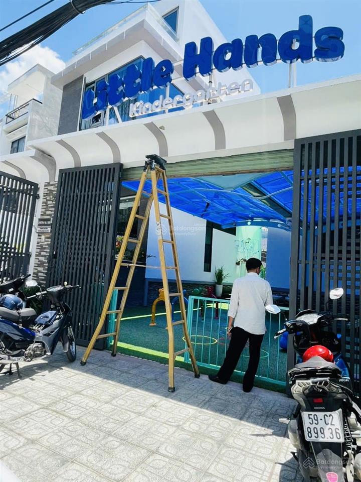 Khu vip thị trấn nhà bè..453.1m2 full thổ cư..4 khu nhà 3 tầng.. dòng tiền gần 100tr..giá chỉ 40 tỷ