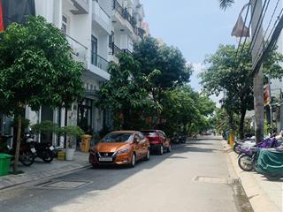 Khu vip thị trấn nhà bè..453.1m2 full thổ cư..4 khu nhà 3 tầng.. dòng tiền gần 100tr..giá chỉ 40 tỷ