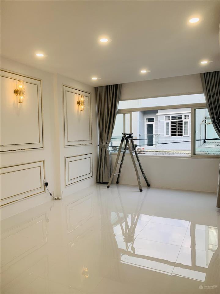 Hiếm nhà đẹp lung linh 300m ra phú mỹ hưng.. ngang 7.8m.. 3 tầng giá chỉ 16.8 tỷ
