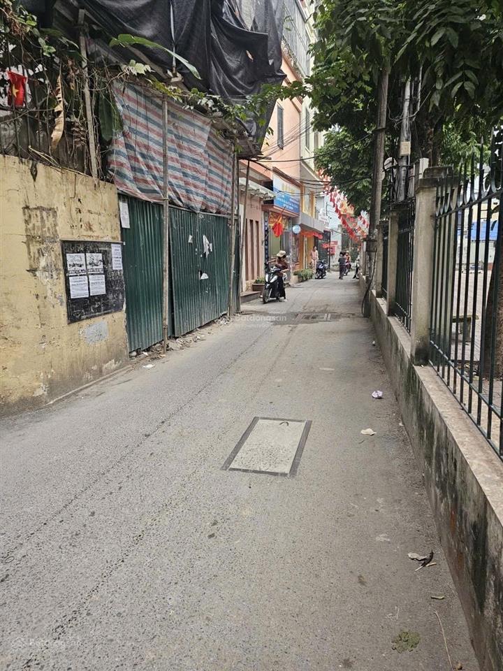 Ngã tư sở. oto đỗ cửa. 176m. mặt tiền 7m. view sân chơi. xây toà ccmn dòng tiền đẹp. chỉ 192tr/m