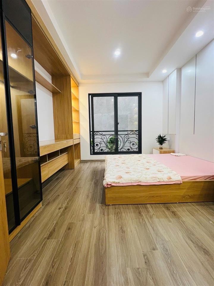 15m ra mặt phố hoàng quốc việt kéo dài nhà 6 tầng, 35m2, xây mới, thang máy mặt tiền rộng 4m