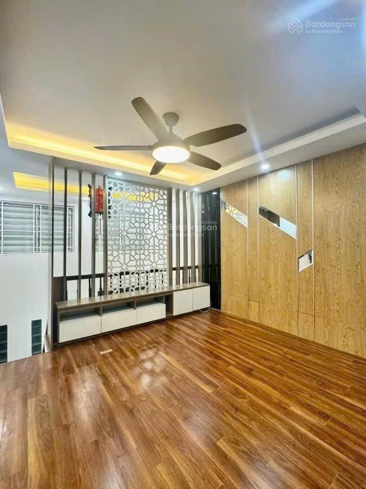 Bán nhà thiên hiền  phạm hùng dt 30m xây 5 tầng + 1 tum  mỗi tầng 1pn+ 1vs  mặt tiền rộng gần 4m