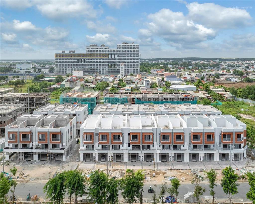 Bán gấp giá gốc cđt shophouse springville nhận nhà đầu 2027 chỉ cần 60%
