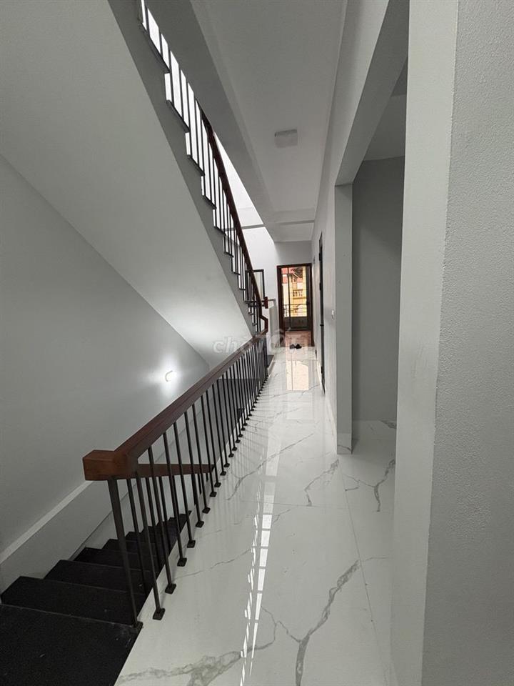 Cho thuê nhà Bát Khối, LB 70m2 x 3 tầng, 4 ngủ, 4WC, gara, sân thượng