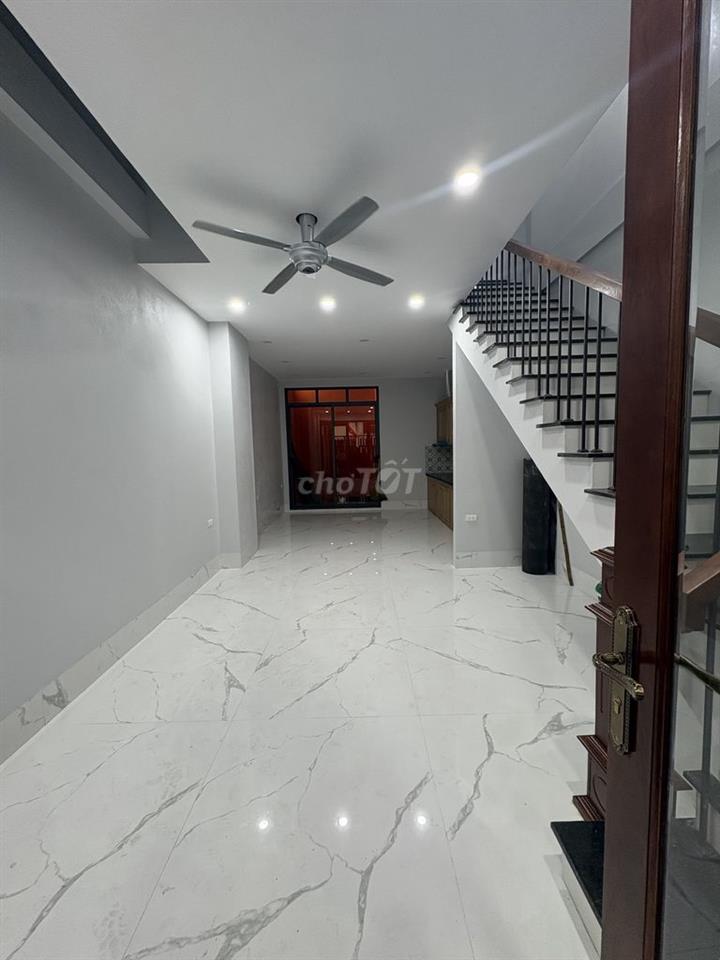 Cho thuê nhà Bát Khối, LB 70m2 x 3 tầng, 4 ngủ, 4WC, gara, sân thượng