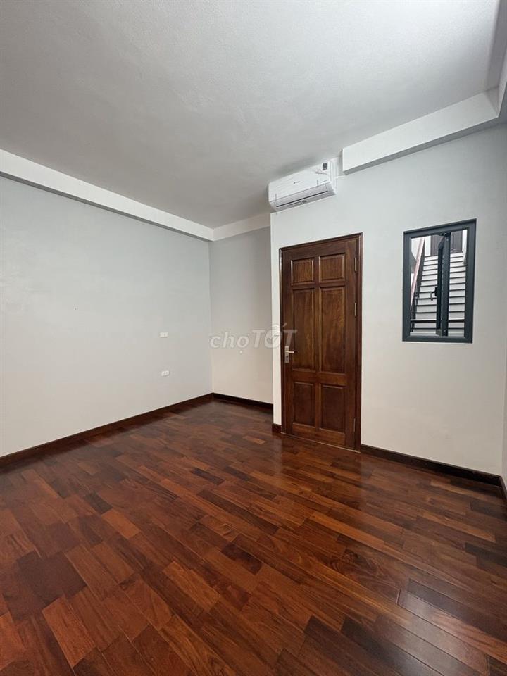 Cho thuê nhà Bát Khối, LB 70m2 x 3 tầng, 4 ngủ, 4WC, gara, sân thượng