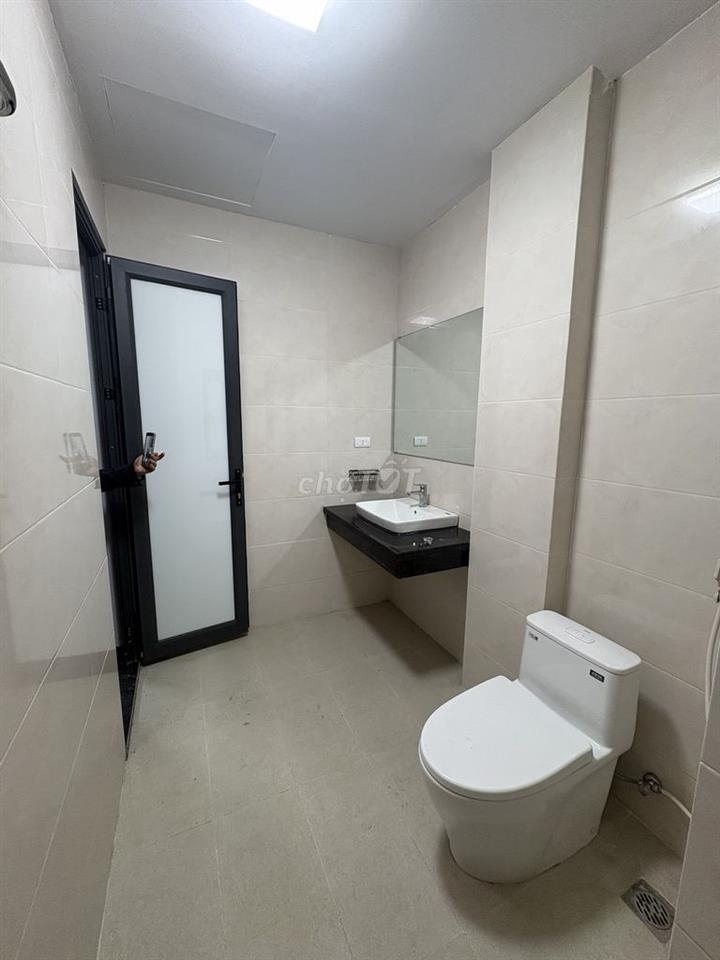Cho thuê nhà Bát Khối, LB 70m2 x 3 tầng, 4 ngủ, 4WC, gara, sân thượng