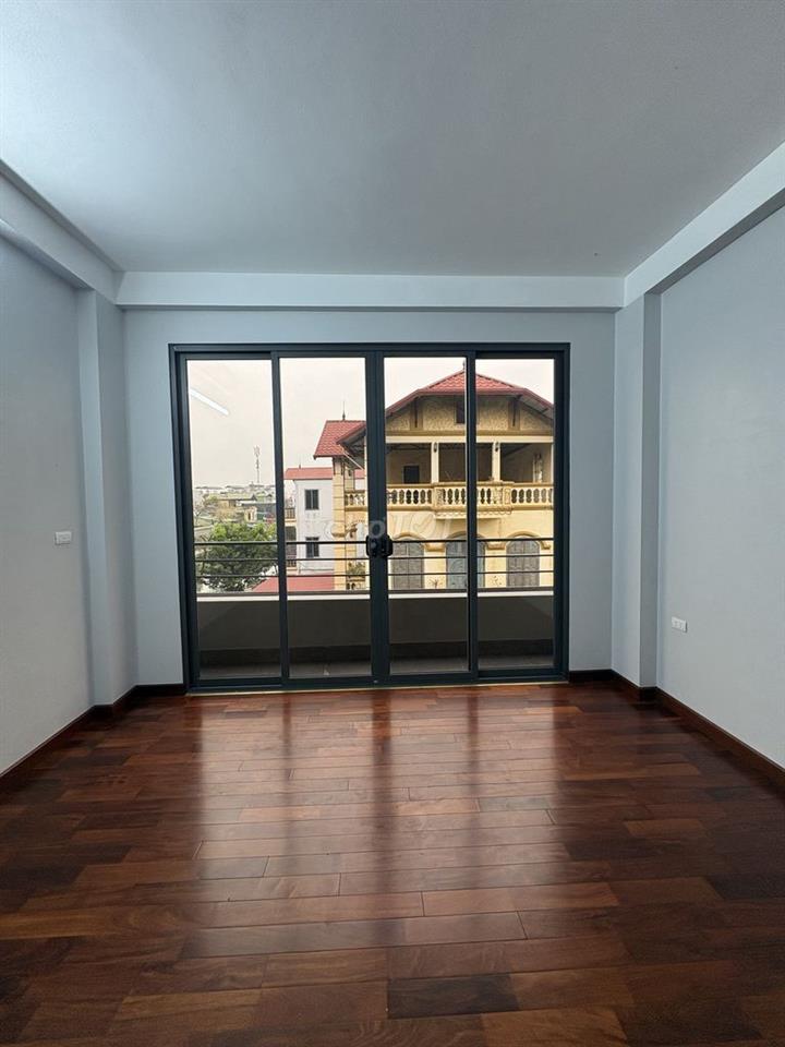 Cho thuê nhà Bát Khối, LB 70m2 x 3 tầng, 4 ngủ, 4WC, gara, sân thượng