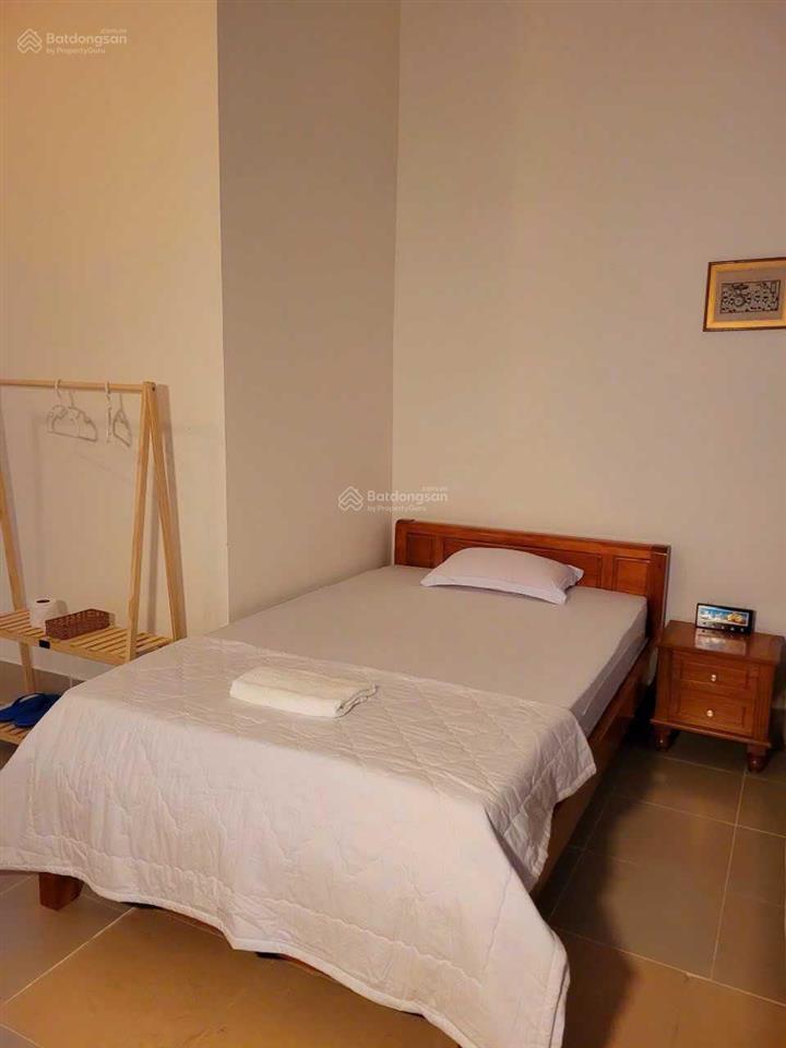 Bán gấp hotel gía chỉ 4.2 tỷ mt đường hoàng văn thụ 5x30m 3 lầu có 10 phòng đang kinh doanh