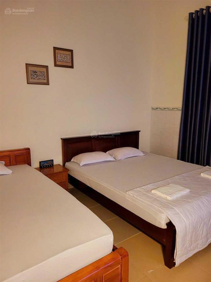 Bán gấp hotel gía chỉ 4.2 tỷ mt đường hoàng văn thụ 5x30m 3 lầu có 10 phòng đang kinh doanh