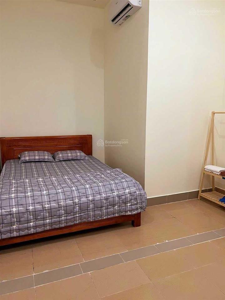 Bán gấp hotel gía chỉ 4.2 tỷ mt đường hoàng văn thụ 5x30m 3 lầu có 10 phòng đang kinh doanh