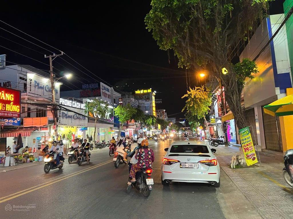 Bán nhà mặt phố tại 303, nguyễn trung trực, vĩnh bảo, rạch giá, 15,2 tỷ, 150m2 chỉ với giá ưu đãi