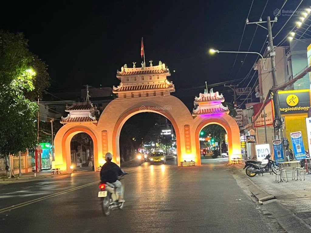 Bán nhà mặt phố tại 303, nguyễn trung trực, vĩnh bảo, rạch giá, 15,2 tỷ, 150m2 chỉ với giá ưu đãi