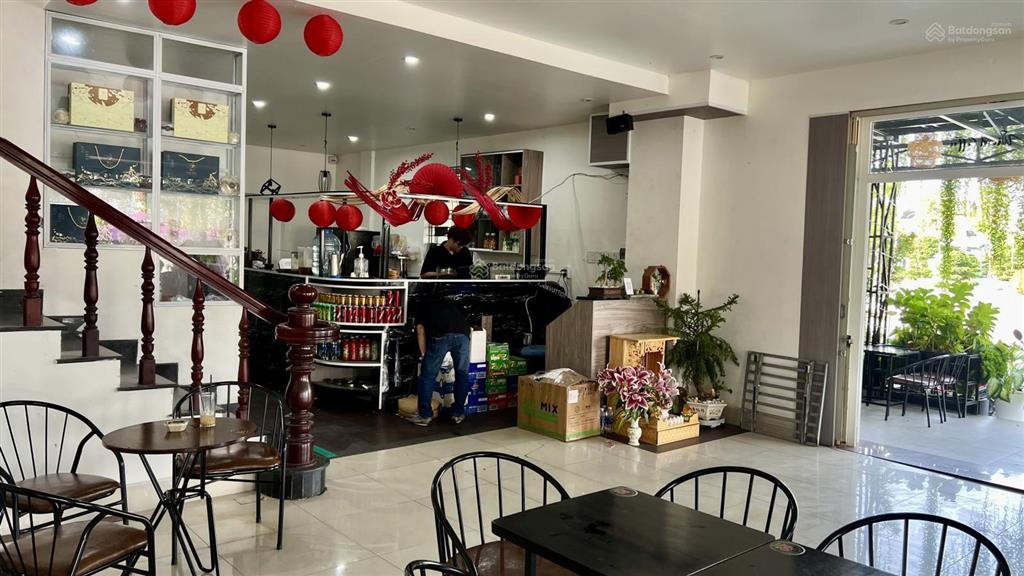 Biệt thự góc 2 mặt tiền kết hợp vừa ở vừa kinh doanh quán coffee doanh thu cao cần bán giá tốt