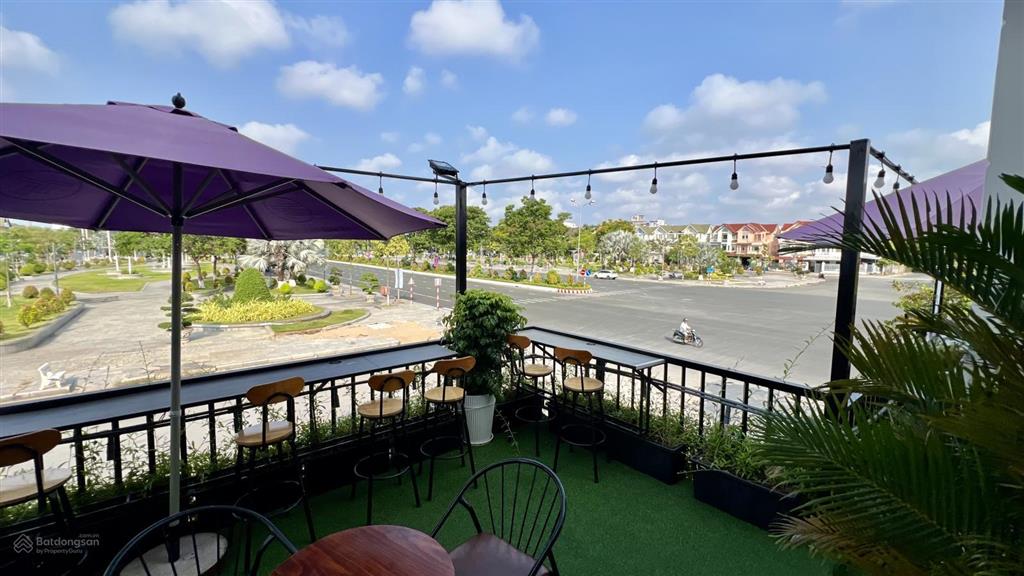 Biệt thự góc 2 mặt tiền kết hợp vừa ở vừa kinh doanh quán coffee doanh thu cao cần bán giá tốt
