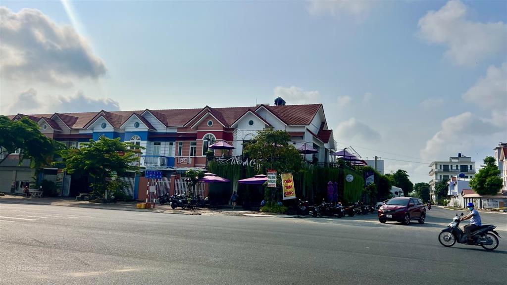 Biệt thự góc 2 mặt tiền kết hợp vừa ở vừa kinh doanh quán coffee doanh thu cao cần bán giá tốt