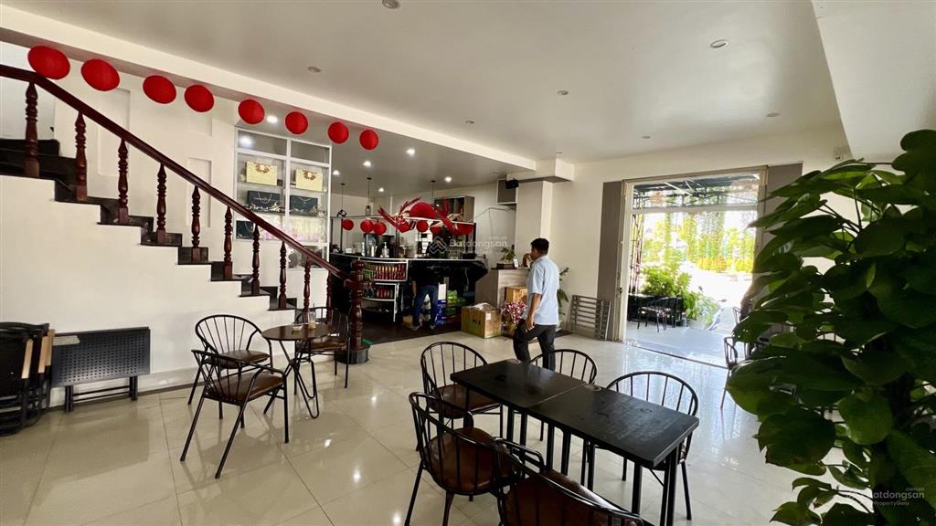 Biệt thự góc 2 mặt tiền kết hợp vừa ở vừa kinh doanh quán coffee doanh thu cao cần bán giá tốt