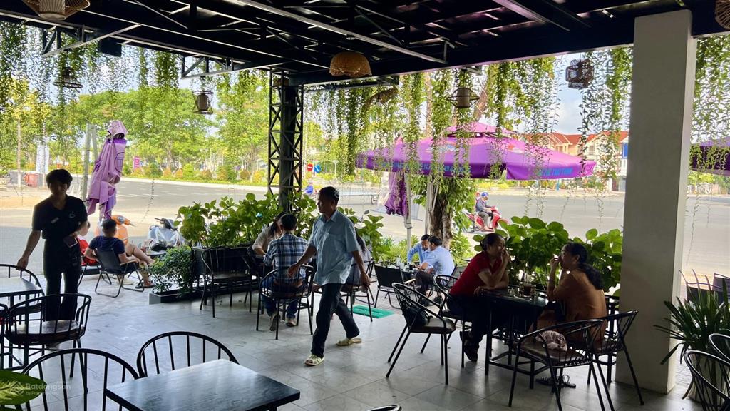 Biệt thự góc 2 mặt tiền kết hợp vừa ở vừa kinh doanh quán coffee doanh thu cao cần bán giá tốt