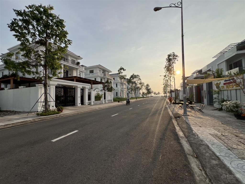 Biệt thự đơn lập view biển rạch giá, 16 x 27m, 1 trệt 2 lầu, giá chỉ 10,4 tỷ bán gấp