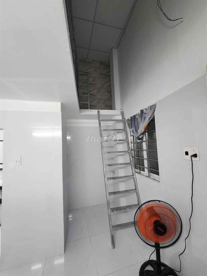 Nhượng phòng trọ 803 Huỳnh Tấn Phát  Do có việc cá nhân cần chuyển đi