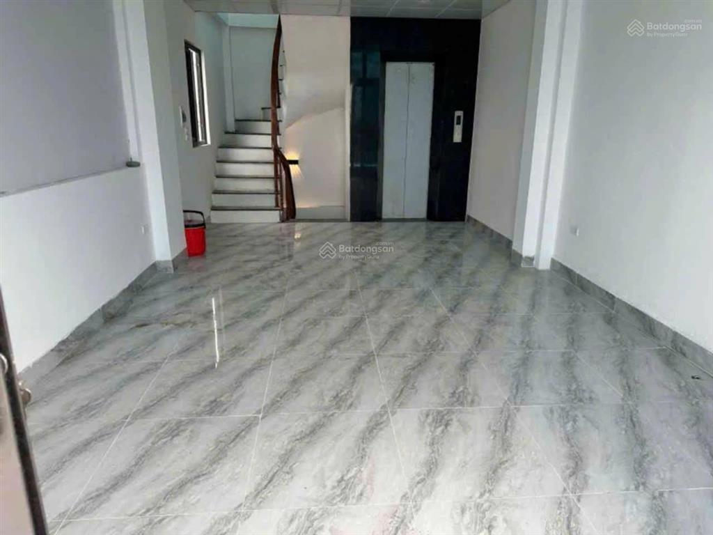 Chỉ hơn 5 tỷ có nhà mới xây độc lập, thang máy tại phố xốm  hà đông, 34m2, oto gần nhà, lô góc