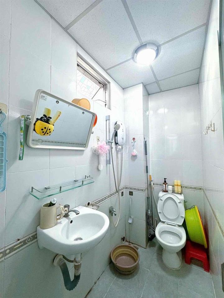 TRỐNG PHÒNG BAN CÔNG CHO NỮ THUÊ KV GIÁP Q1