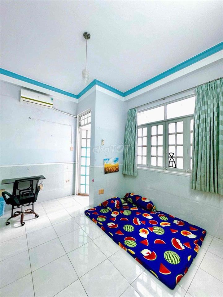 TRỐNG PHÒNG BAN CÔNG CHO NỮ THUÊ KV GIÁP Q1