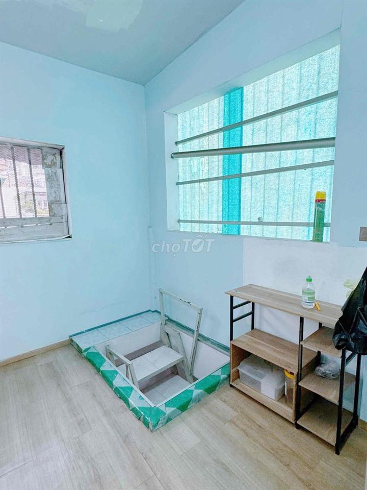 Phòng ban công cho NỮ thuê có máy lạnh GIÁP Q1