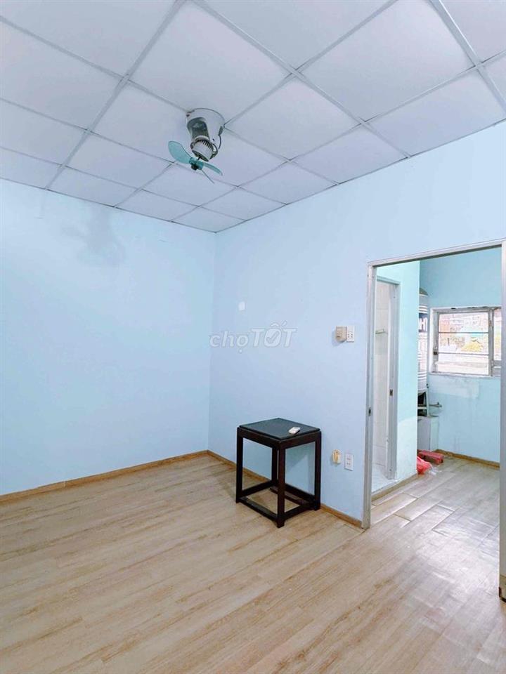 Phòng ban công cho NỮ thuê có máy lạnh GIÁP Q1