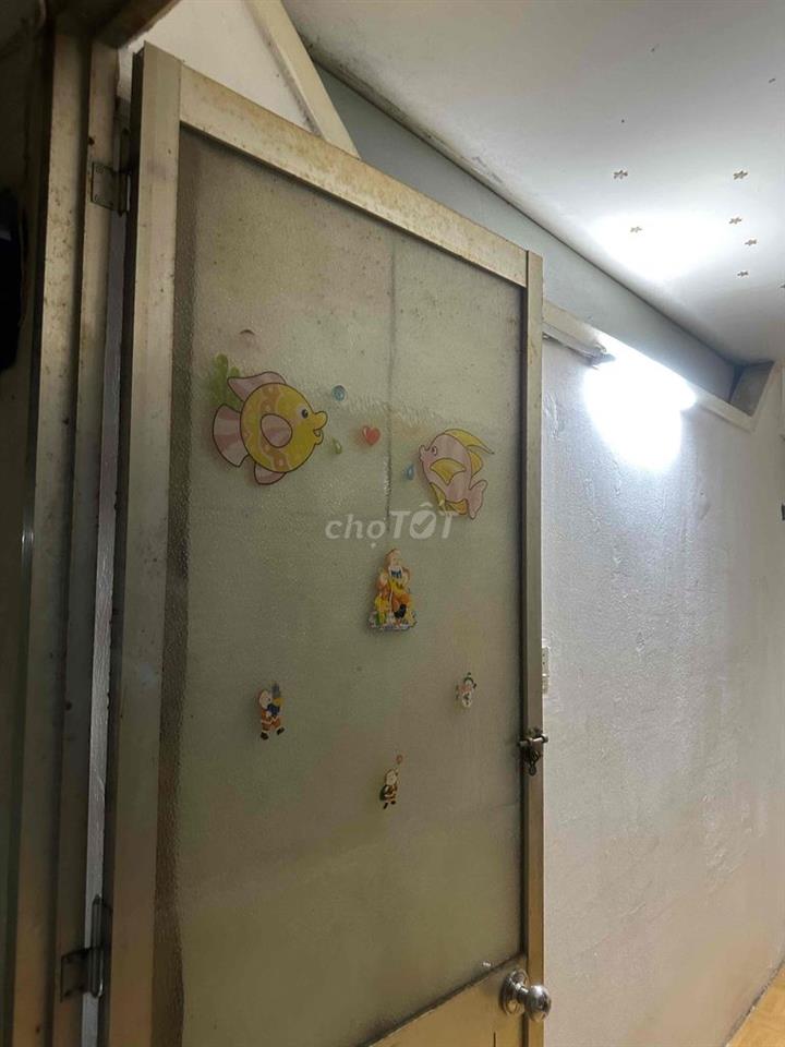 phòng kiếng nhà đúc lầu một 12m2