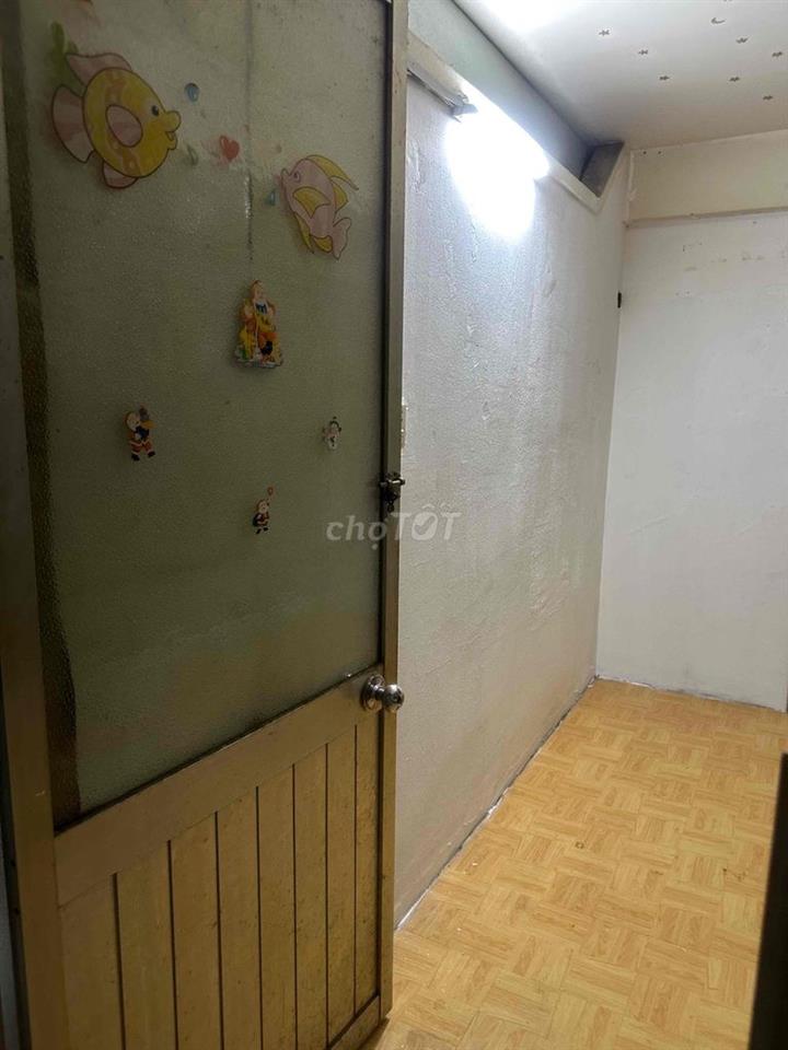 phòng kiếng nhà đúc lầu một 12m2