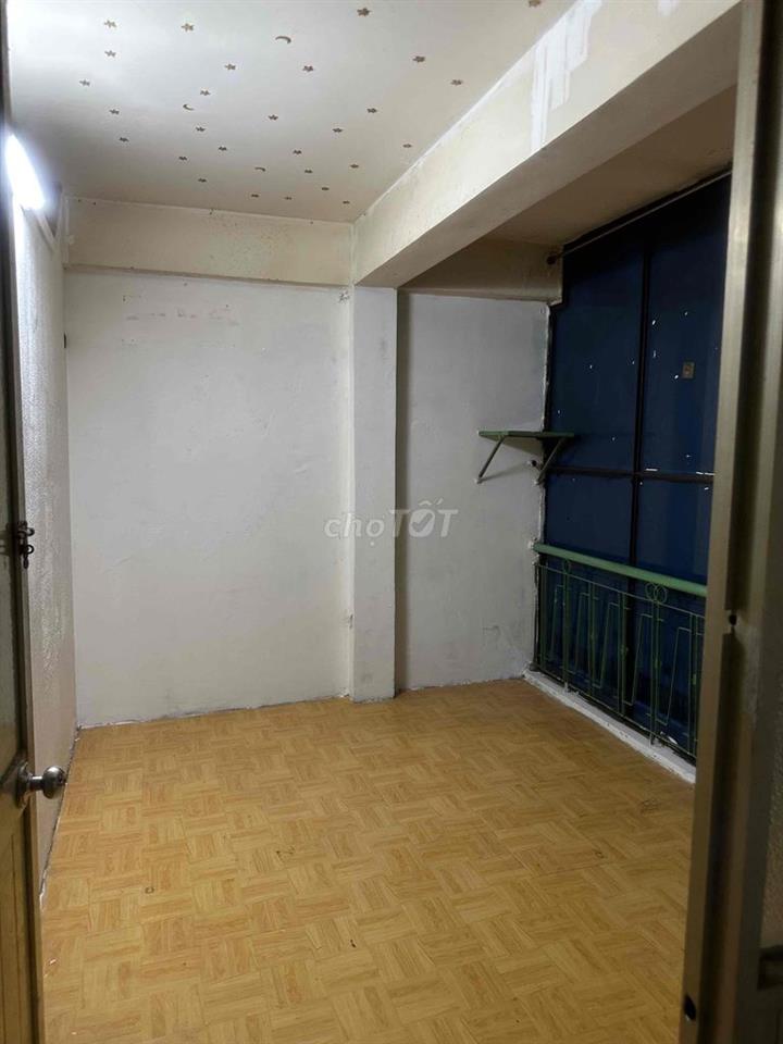 phòng kiếng nhà đúc lầu một 12m2