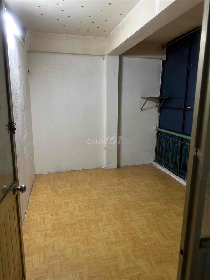 phòng kiếng nhà đúc lầu một 12m2