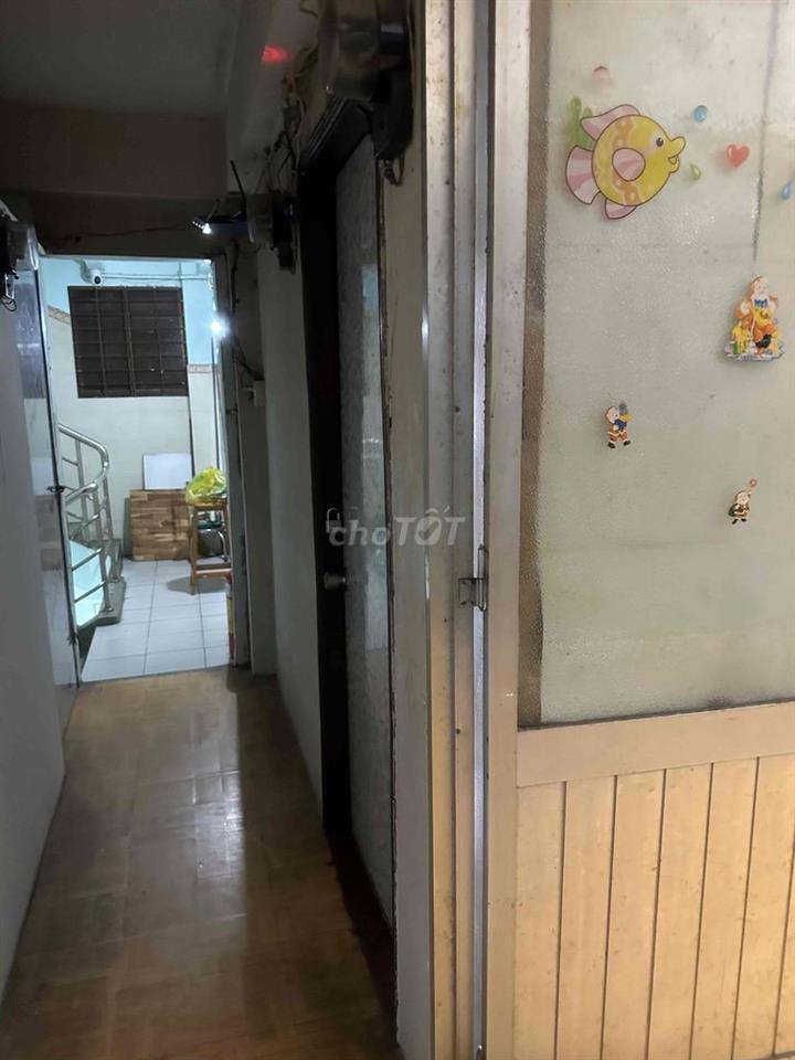 phòng kiếng nhà đúc lầu một 12m2
