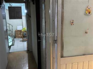 phòng kiếng nhà đúc lầu một 12m2