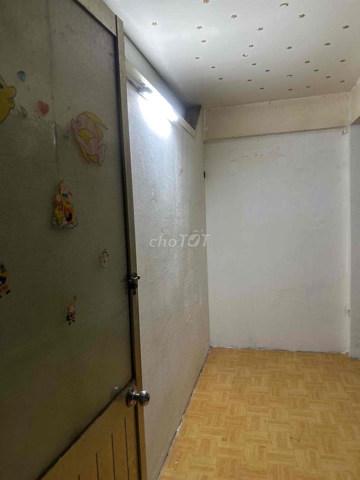 phòng kiếng nhà đúc lầu một 12m2