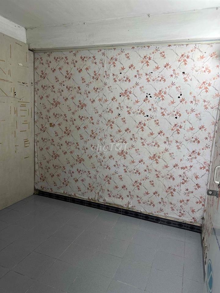phòng trệt ( dưới đất ) 12m2 nhà đúc